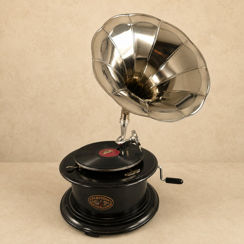 Grammofoon Nikkel met Ronde Hoorn – Vintage Woondecoratie